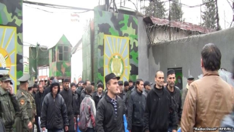 В Таджикистане амнистировано 3300 заключенных